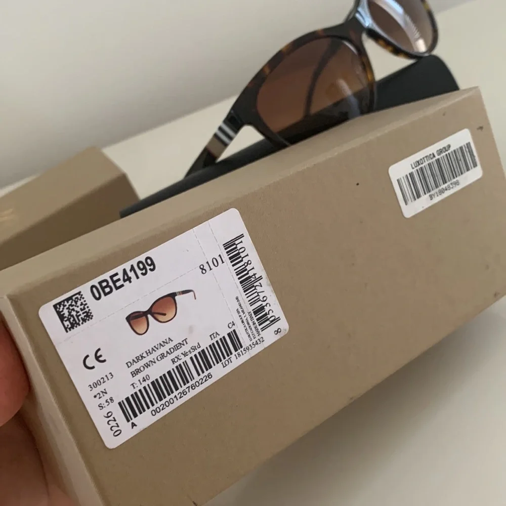 Burberry sunglasses - Picture 8 of 8